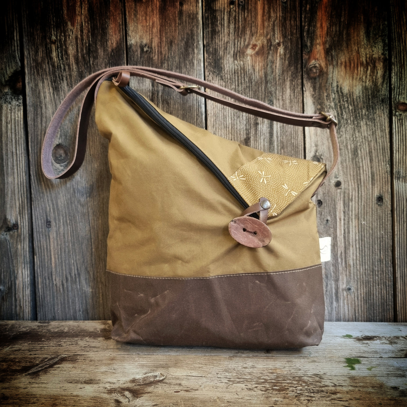 Mora borsa a tracolla cerata oliva